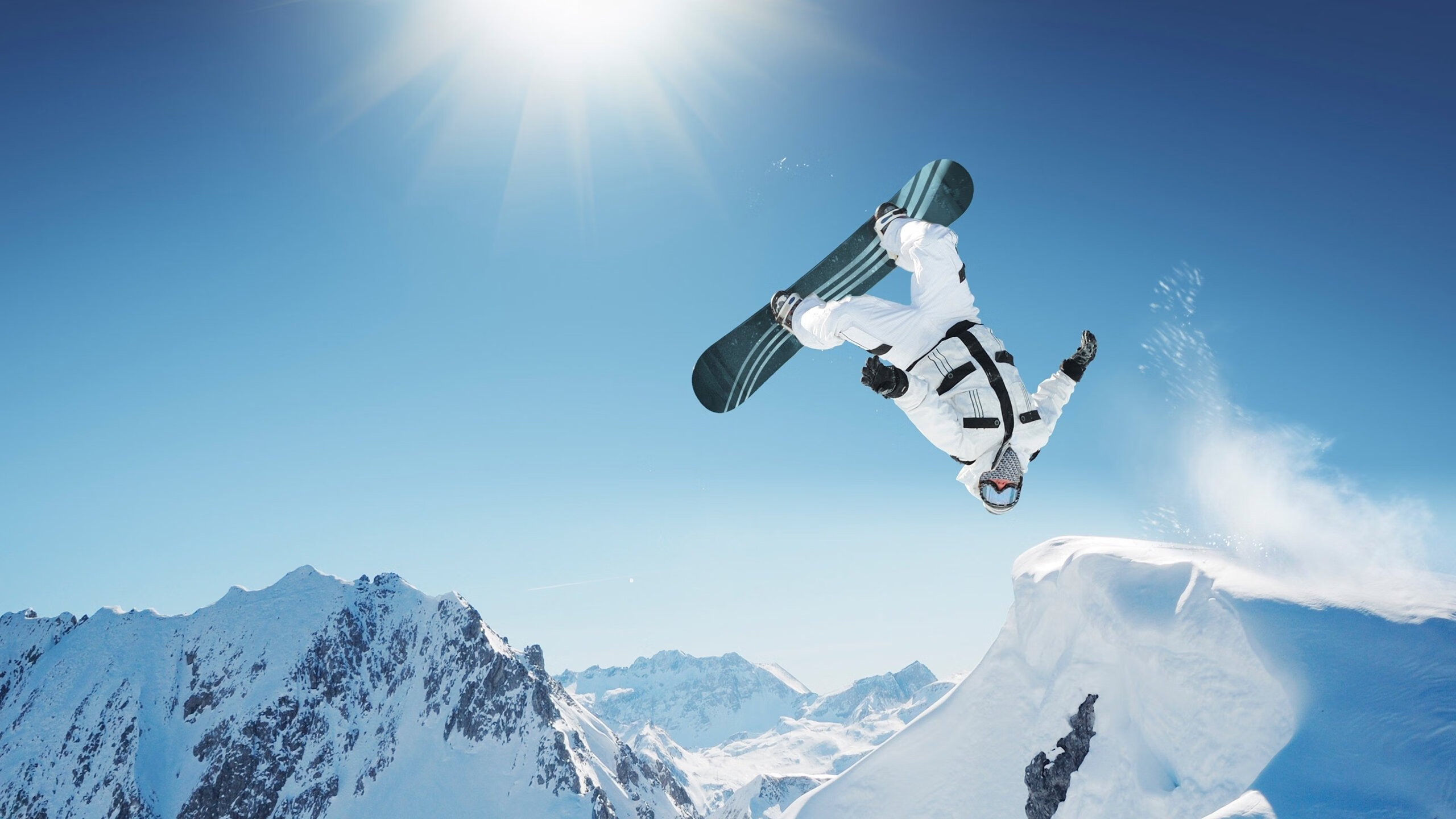 决赛门票一售而空，城市陷入狂欢氛围，决赛流程