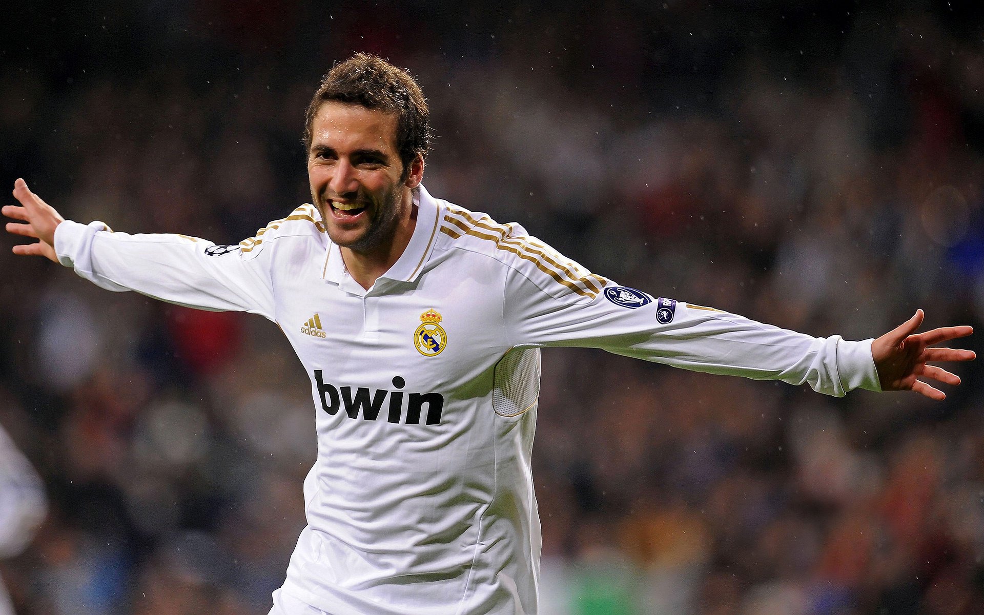 尤尔曼德看好勒沃库森，称其施压时展现强大韧性，尤尔斯曼